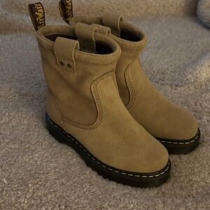 Woman’s brand new Dr.Martins never worn size 7 us